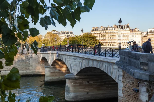 フランス 2018 セーヌ川とそれを橋の眺望 — ストック写真