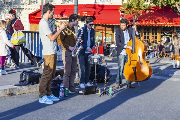 París Francia Octubre 2018 Vista Urbana Músicos Callejeros Entretienen Público — Foto de Stock