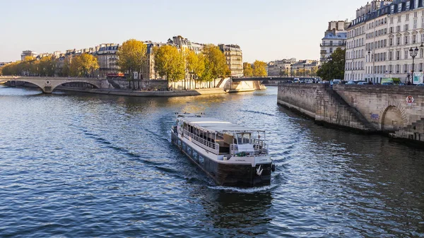 Париж Франция Октября 2018 Вид Берег Сены Красивые Набережные Ходячий — стоковое фото