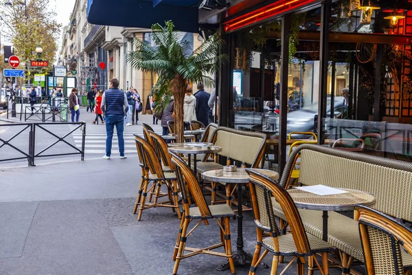 Paris França Outubro 2018 Rua Típica Parisiense Pela Manhã Mesas — Fotografia de Stock