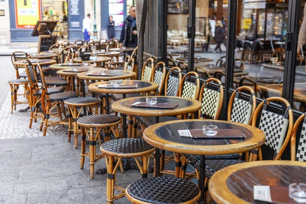 Париж Франція Жовтня 2018 Типовий Паризьких Вуличних Вранці Столи Кафе — стокове фото