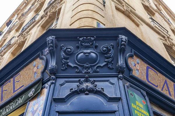 2018年10月26日 法国巴黎 历史建筑外墙的典型建筑细节 — 图库照片