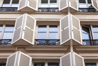 Paris, Fransa, üzerinde 26 Ekim 2018. Tarihi bina cephe tipik mimari detaylar. 
