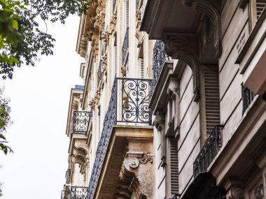 Paris, Fransa, üzerinde 26 Ekim 2018. Tarihi bina cephe tipik mimari detaylar. 