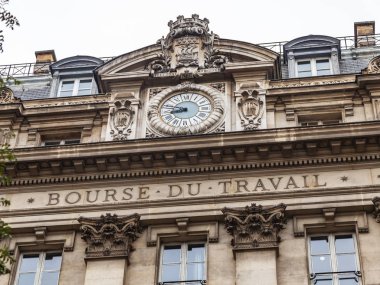 Paris, Fransa, üzerinde 26 Ekim 2018. Tarihi bina cephe tipik mimari detaylar. 