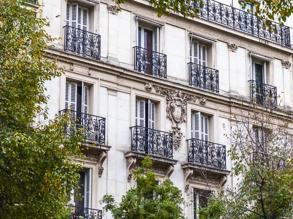 Párizs Franciaország Október 2018 Tipikus Építészeti Részleteket Történelmi Épület Homlokzatáról — Stock Fotó