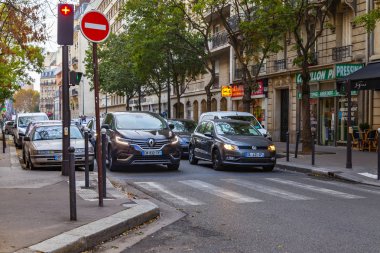 Tarih 29 Ekim 2018, Paris, Fransa. Şehrin sokak araçlarda