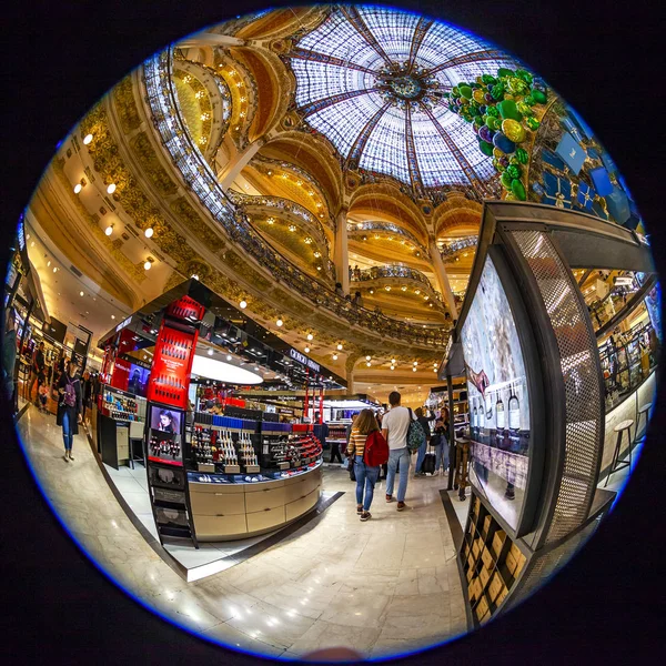 París Francia Octubre 2018 Principal Piso Comercial Tienda Galeries Lafayette — Foto de Stock