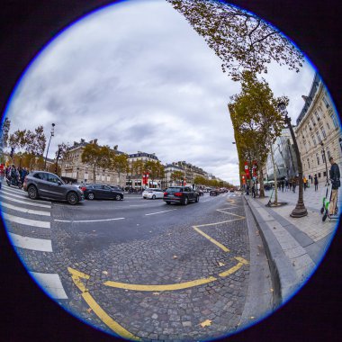 Paris, Fransa, üzerinde 26 Ekim 2018. Kentsel görünümü. Champs Elysee Sokağı'nın mimari kompleks (fr. avenue des Champs-Elysees). Balık-gözü görünümü