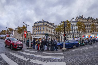 Paris, Fransa, üzerinde 26 Ekim 2018. Kentsel görünümü. Champs Elysee Sokağı'nın mimari kompleks (fr. avenue des Champs-Elysees). Balık-gözü görünümü
