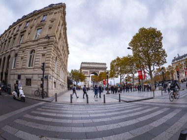 Paris, Fransa, üzerinde 26 Ekim 2018. Kentsel görünümü. Champs Elysee Sokağı'nın mimari kompleks (fr. avenue des Champs-Elysees). Balık-gözü görünümü