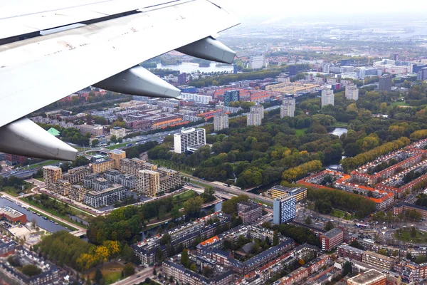 Amsterdam Nizozemsko Října 2018 Pohled Předměstích Amsterdamu Okna Letadla Přicházející — Stock fotografie