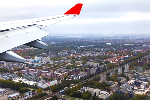 Amsterdam Nizozemsko Října 2018 Pohled Předměstích Amsterdamu Okna Letadla Přicházející — Stock fotografie