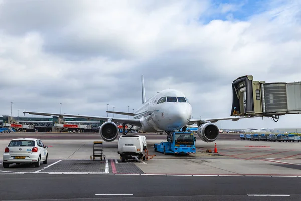 Amsterdam Netherlands October 2018 Plane Undergoes Preflight Service International Airport — Stock Photo, Image