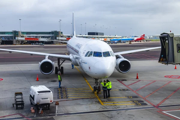 Amsterdam Netherlands October 2018 Plane Undergoes Preflight Service International Airport — Stock Photo, Image