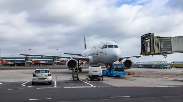 Amsterdam Netherlands October 2018 Plane Undergoes Preflight Service International Airport Stock Picture