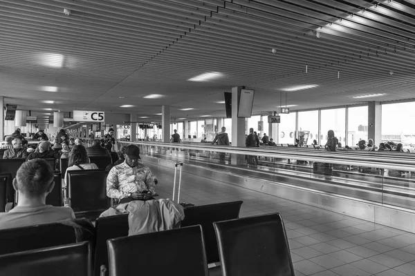 Amsterdam Hollanda Üzerinde Ekim 2018 Yolcular Uçuş Uluslararası Havaalanı Schiphol — Stok fotoğraf