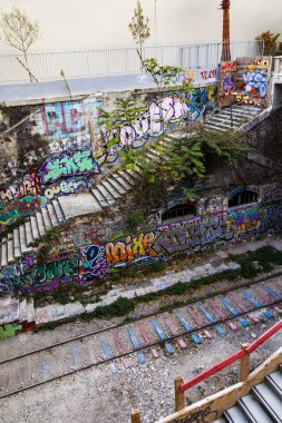 Paris, Fransa, üzerinde 26 Ekim 2018. Terk edilmiş yüzük demiryolu (fr. la ceinture petite sitesi) 