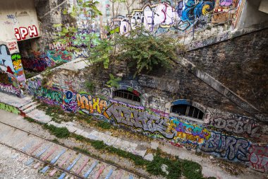 Paris, Fransa, üzerinde 26 Ekim 2018. Terk edilmiş yüzük demiryolu (fr. la ceinture petite sitesi) 