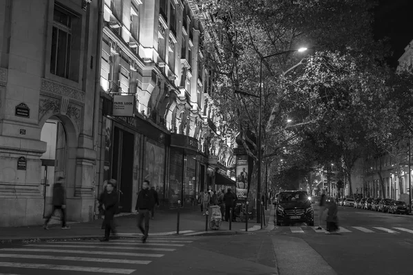 Paryż Francja Października 2018 Typowe Miasto Ulica Zabytkowym Budynku Wieczór — Zdjęcie stockowe