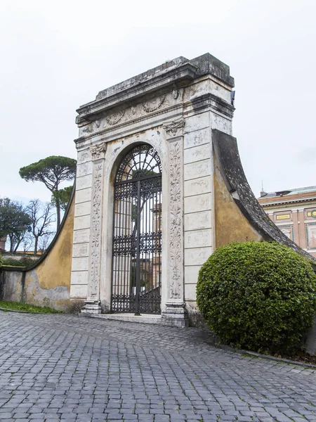 2017年3月7日 意大利罗马 梵蒂冈花园地域的古代建筑景观 — 图库照片