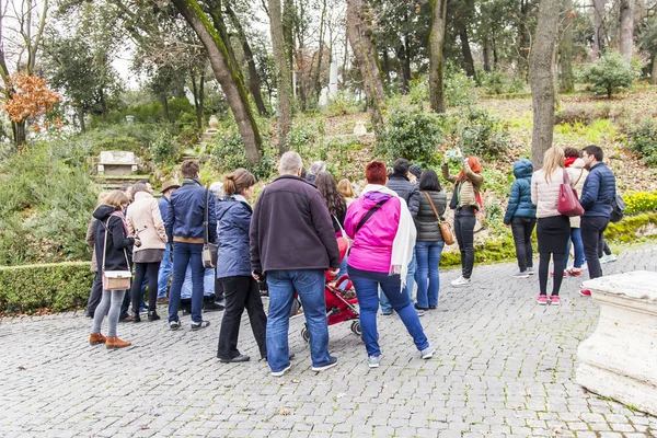 Rome Itália Março 2017 Turistas Uma Excursão Nos Jardins Vaticano — Fotografia de Stock