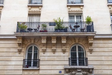 Paris, Fransa, üzerinde 26 Ekim 2018. Tarihi bina cephe tipik mimari detaylar