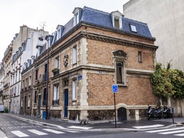 Paris, Fransa, üzerinde 26 Ekim 2018. Tipik şehir tarihi ile sokak bina