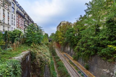 Paris, Fransa, üzerinde 26 Ekim 2018. Terk edilmiş yüzük demiryolu (fr. la ceinture petite sitesi) 