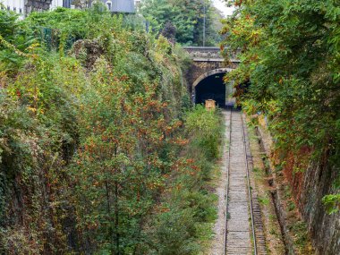Paris, Fransa, üzerinde 26 Ekim 2018. Terk edilmiş yüzük demiryolu (fr. la ceinture petite sitesi) 