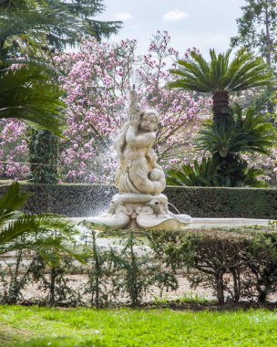 Roma, İtalya, 2017. Vatikan bahçeleri topraklarının antik Çeşme