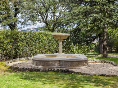 Roma, İtalya, 2017. Vatikan bahçeleri topraklarının antik Çeşme