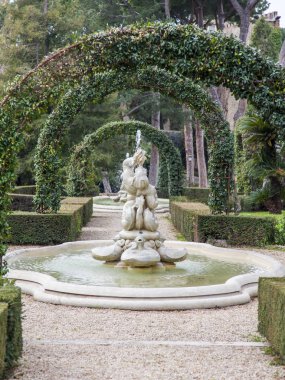 Roma, İtalya, 7 Mart 2017. Vatikan bahçeleri topraklarının antik Çeşme