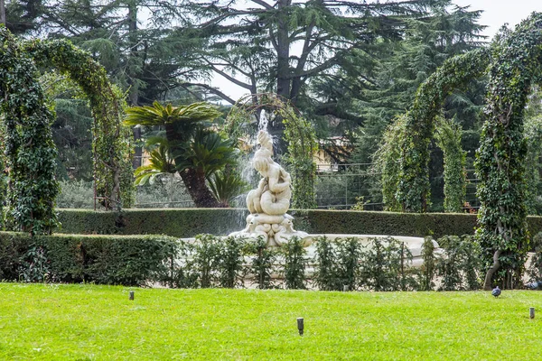 ローマ イタリア 2017 バチカン庭園の地域で古代の泉 — ストック写真