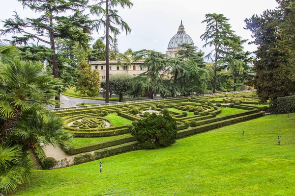 ローマ イタリア 2017 春にヴァチカン庭園の美しい花壇 — ストック写真