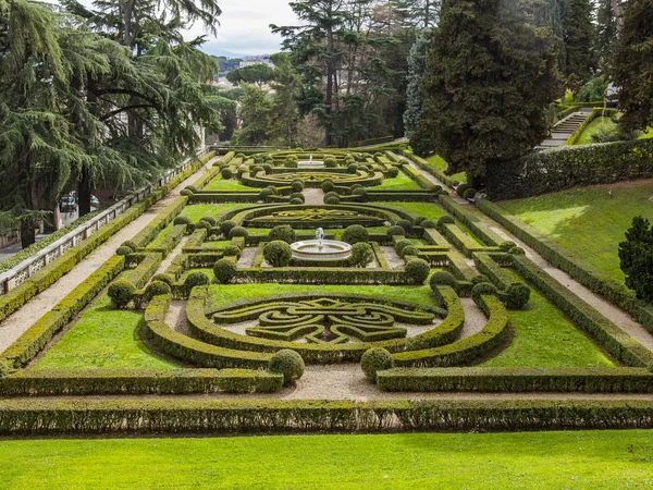 ローマ イタリア 2017 春にヴァチカン庭園の美しい花壇 — ストック写真