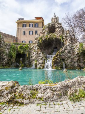 Roma, İtalya, 7 Mart 2017. Vatikan bahçeleri topraklarının antik Çeşme