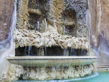 Roma, İtalya, 7 Mart 2017. Vatikan bahçeleri topraklarının antik Çeşme