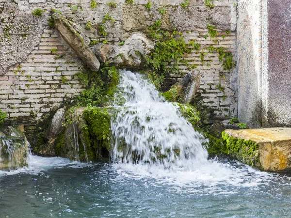 2017年3月7日 意大利罗马 梵蒂冈花园领土上的古老喷泉 — 图库照片