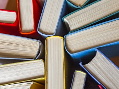 Çok renkli kapak kitaplarında Vintage kağıt