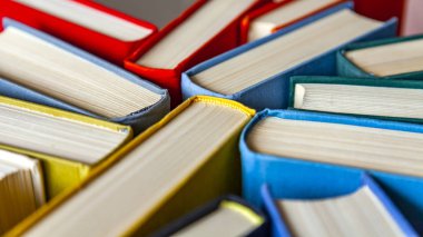 Çok renkli kapak kitaplarında Vintage kağıt