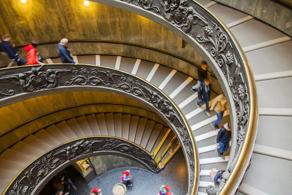 Rzym Włochy Dniu Marca 2017 Ludzie Idą Wyjątkowe Malownicze Spiralne — Zdjęcie stockowe