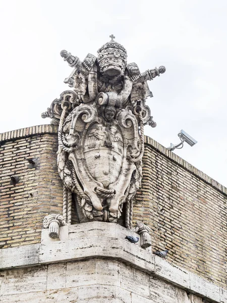 Рим Италия Марта 2017 Года Древняя Эмблема Ватикана Стене Отделяющей — стоковое фото