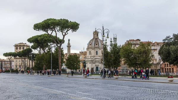 2017年3月7日 意大利罗马 城市景观 街道的建筑综合体包括古色古香的建筑 — 图库照片