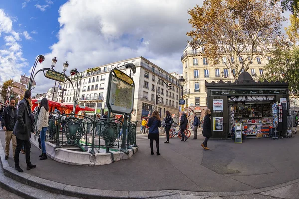 Paříž Francie Října 2018 Pohled Městskou Typický Design Vchodu Metra — Stock fotografie