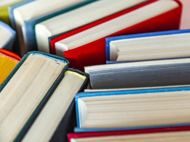 Çok renkli kapak kitaplarında Vintage kağıt