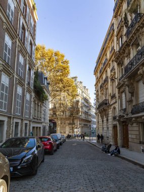 Paris, Fransa, üzerinde 26 Ekim 2018. Tipik şehir tarihi ile sokak bina. Balık-gözü görünümü
