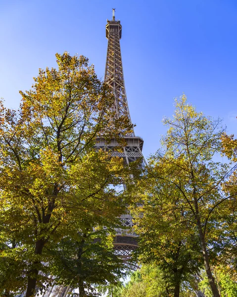 París Francia Octubre 2018 Pintorescos Árboles Parte Inferior Torre Eiffel —  Fotos de Stock