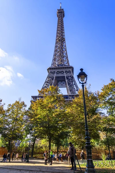 París Francia Octubre 2018 Pintorescos Árboles Parte Inferior Torre Eiffel — Foto de Stock