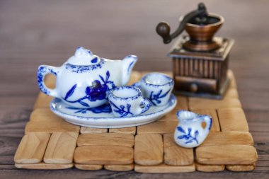 Kahve ve eski bir kahve değirmeni için küçük eşya